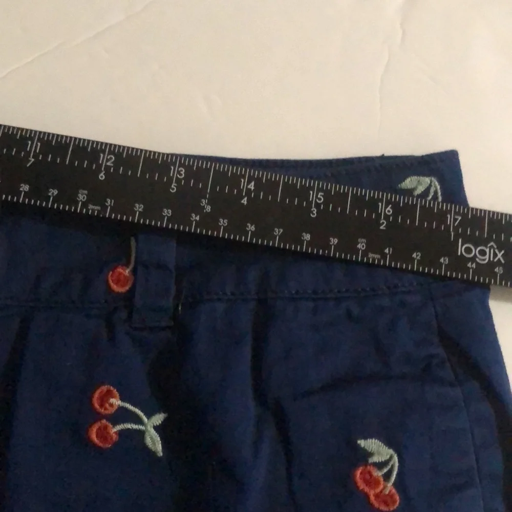 𝅺ST John’s Bay Woman’s Shorts Blue Cherry Embroidered Size 14